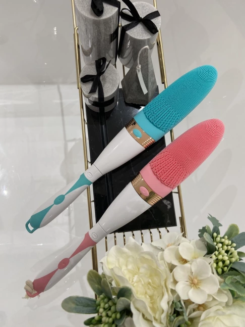 Electric Bathroom Scrubber Motorized Shower Scrubber Electric Cleaning Brush For Bathroom